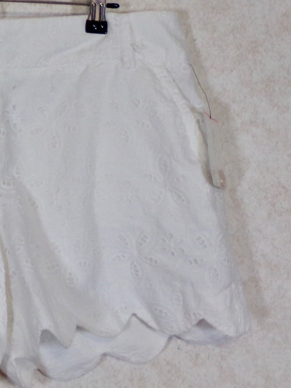 NWT Crown & Ivy Shelby Embroidered, Scalloped Hem 4 Pocket White Shorts Size 6 - Picture 5 of 16